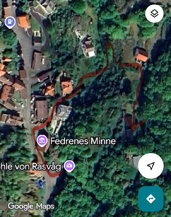 Bæring av materialar opp bratt sti.