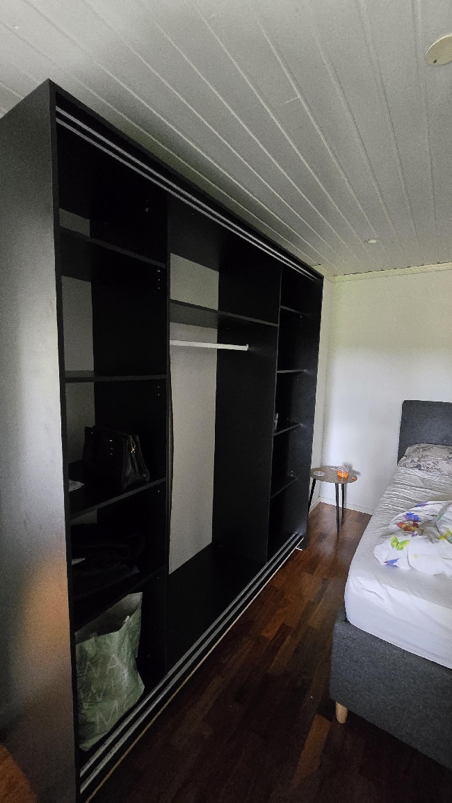 Montere ferdig garderobeskap