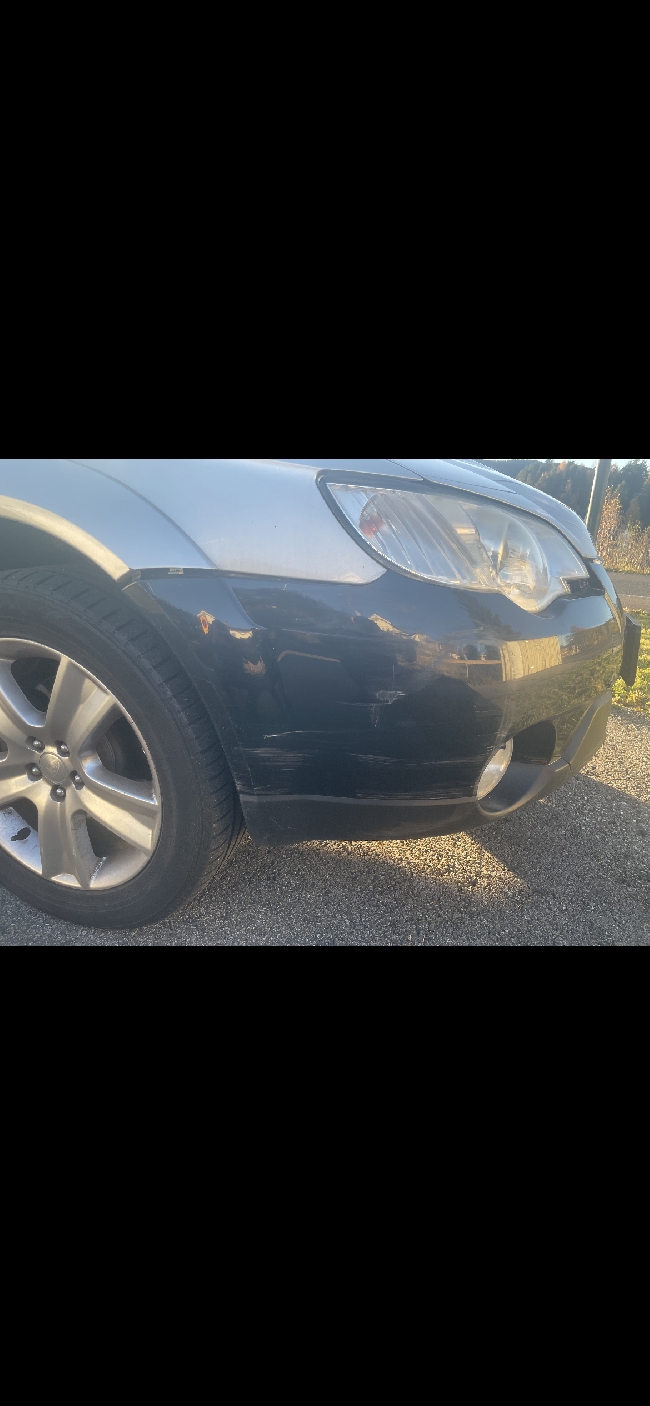 Lakkere en støtfanger på en Subaru outback 2007