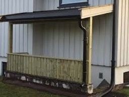 Tak over kjellerinngang