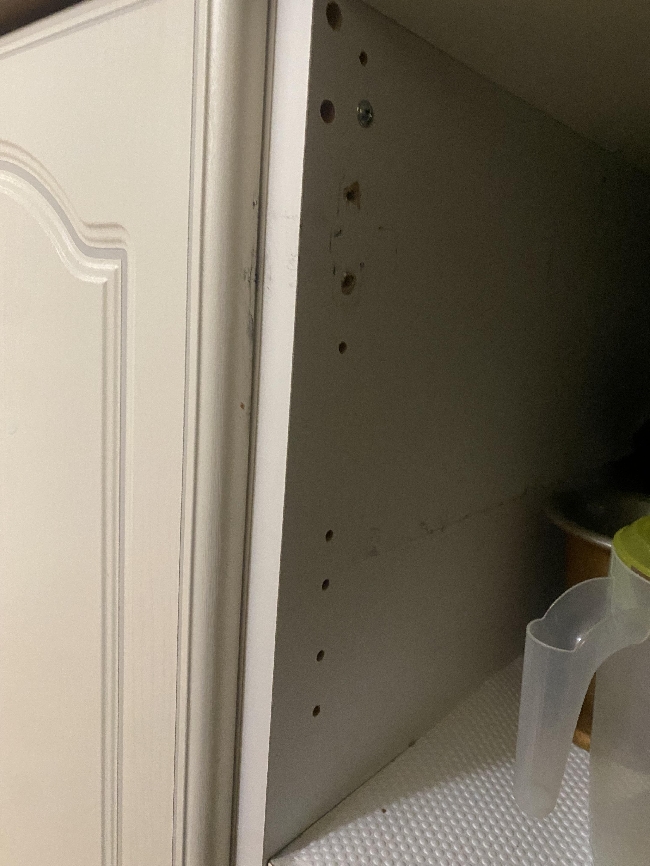 Trenger hjelp til å feste skapdør på kjøkken