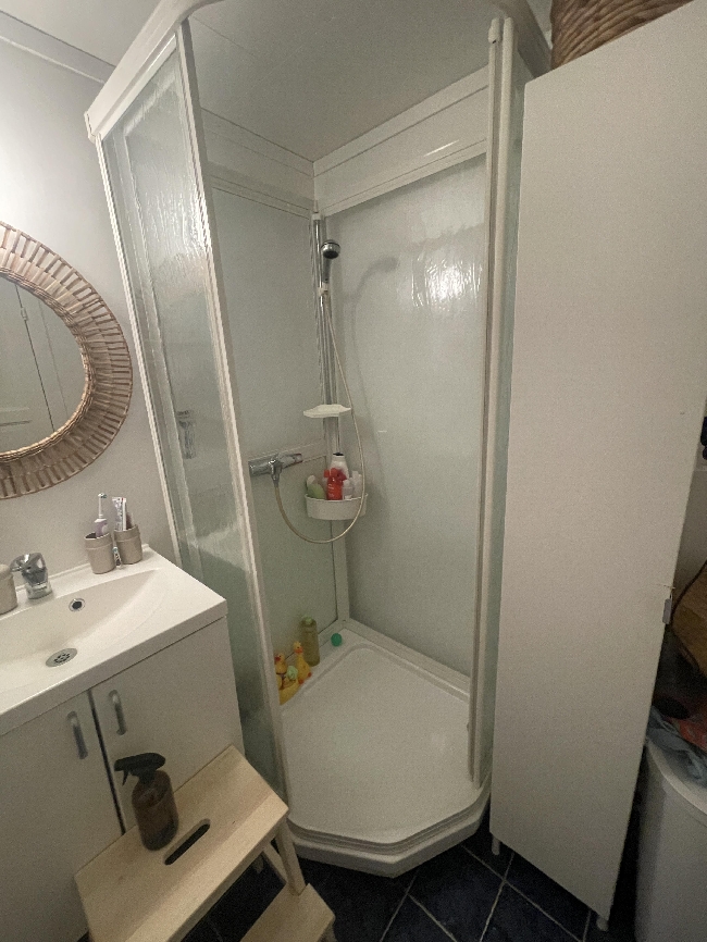 Demontering og bortkjøring av gammelt dusjkabinett + montering av nytt