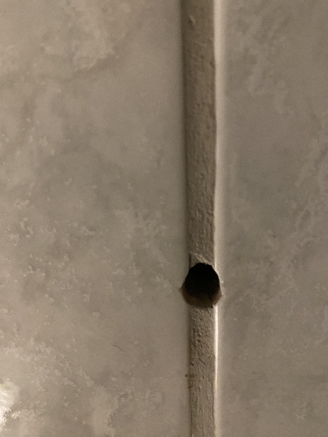 Tette hull i fugemasse på bad