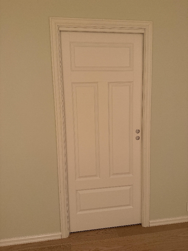 Lettvegg med skyvedør