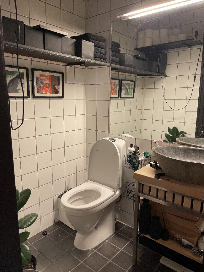 Flislegging av bad med demontering og remontering