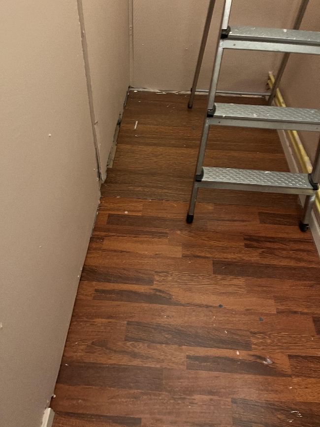 Bytte veggplate og sette på lister