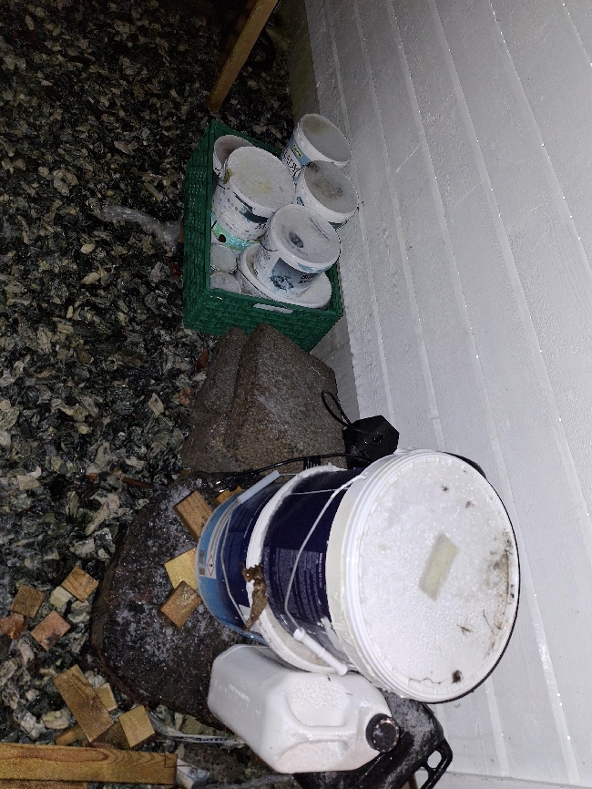 Kaste diverse boss fra boden