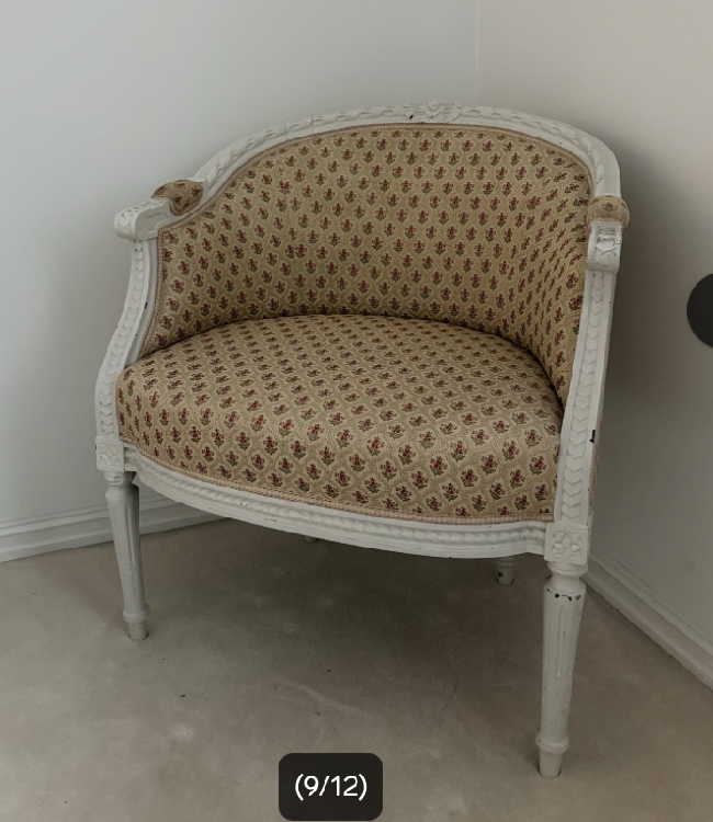 Seng, 2 nattbord, krakk og stol