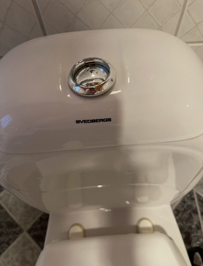 Toalettspyling fungerer ikke, trenger rørlegger