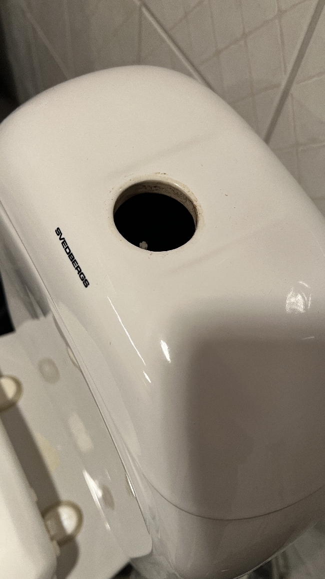 Toalettspyling fungerer ikke, trenger rørlegger