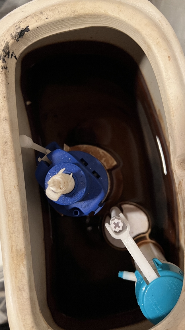 Toalettspyling fungerer ikke, trenger rørlegger