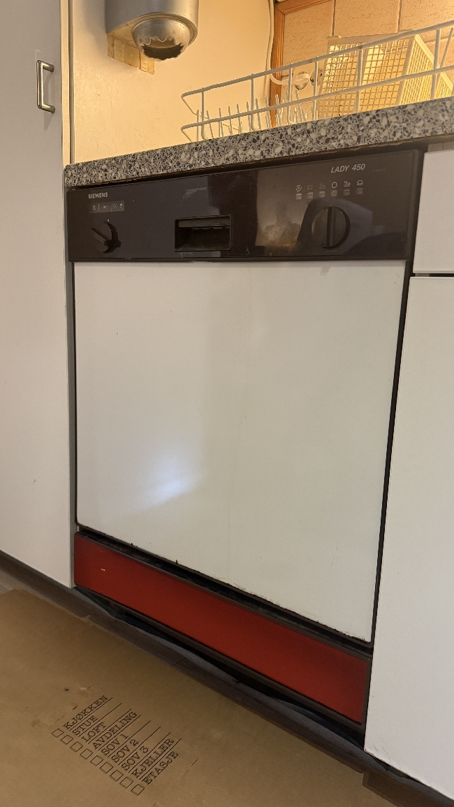 Demontering og bortkjøring av gammel oppvaskmaskin