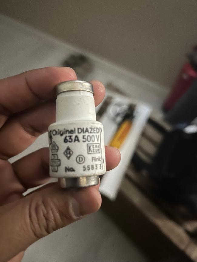 Flytte EL-bil lader og bytte til automatisk sikring