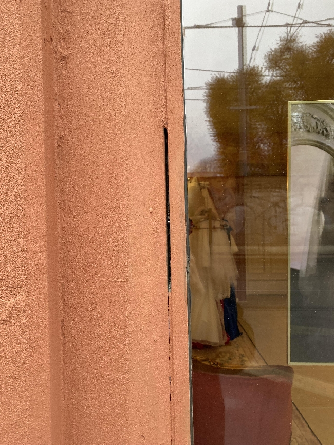 Tette/fuge rundt butikkvindu