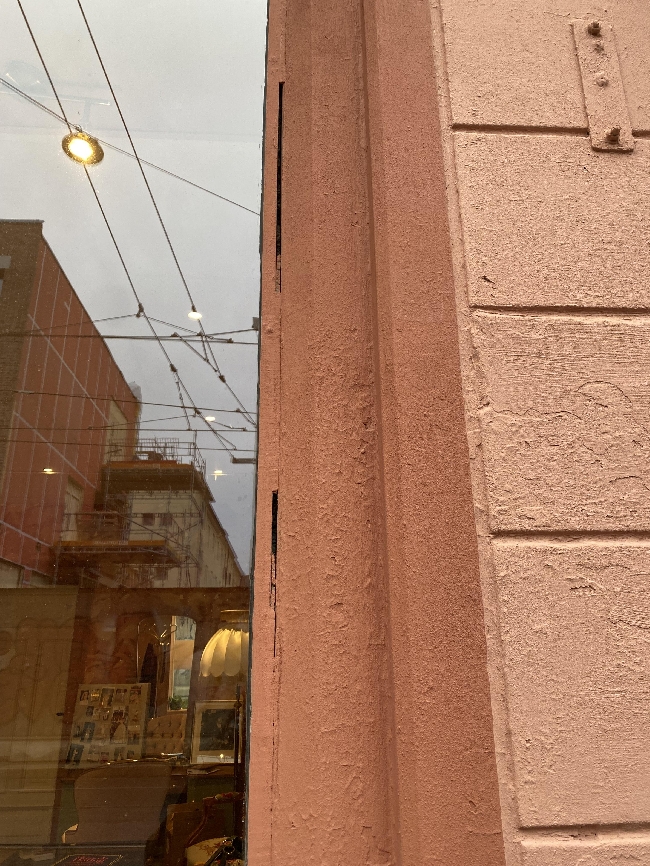 Tette/fuge rundt butikkvindu