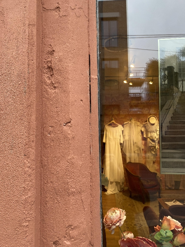 Tette/fuge rundt butikkvindu