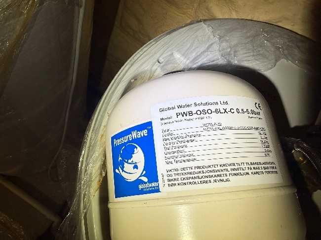 Installasjon av ny trykkbølgevanntank 12L