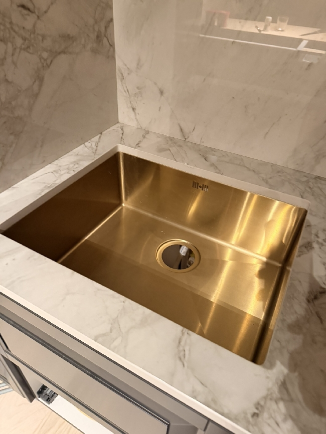 Koble vann til kjøkkenarmatur og oppvaskmaskin