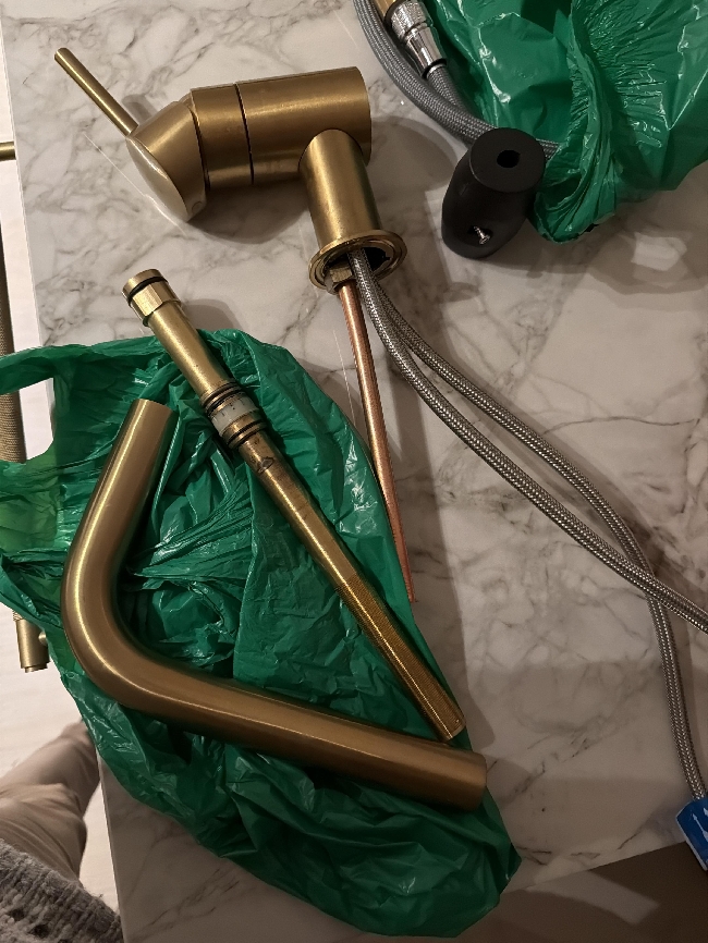 Koble vann til kjøkkenarmatur og oppvaskmaskin