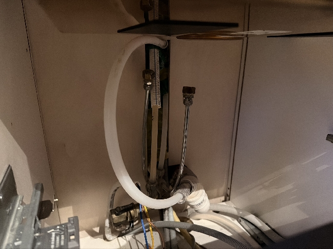 Koble vann til kjøkkenarmatur og oppvaskmaskin