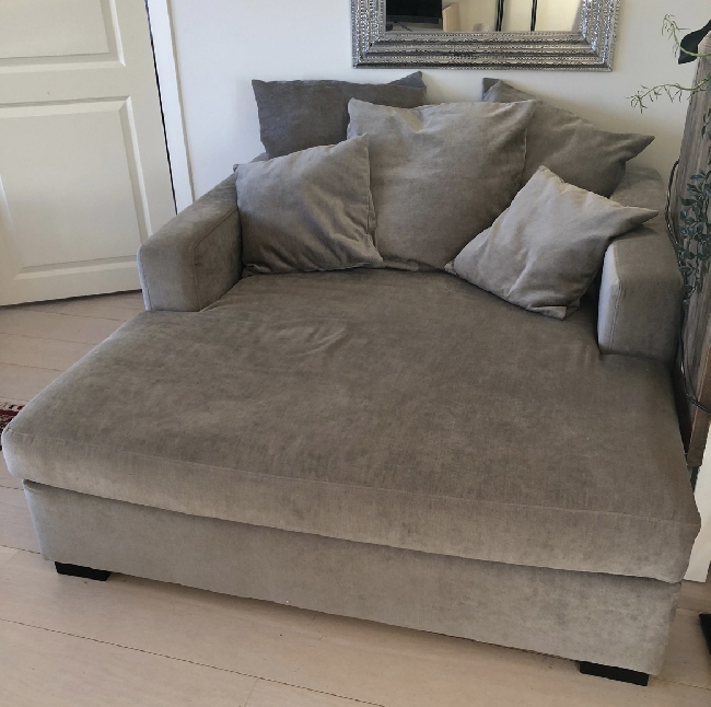Flytting av liten sofa, skap, 4 stoler, lite bord