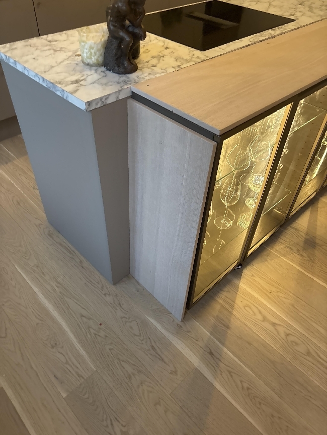 Bygge inn vitrineskap i eksisterende kjøkkenøy