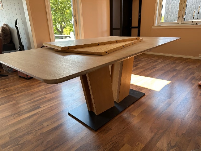 Hente og levere spisebord og 8 stoler – Trondheim til Lillestrøm