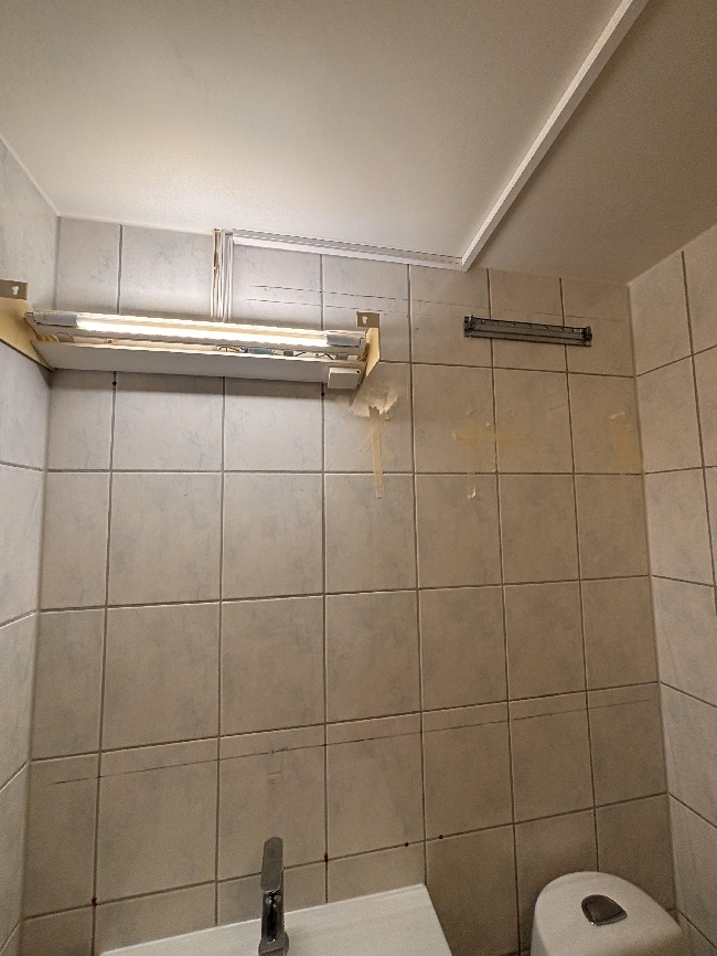 Ikea speilskap med lys.