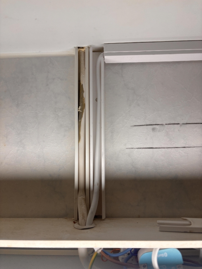 Ikea speilskap med lys.