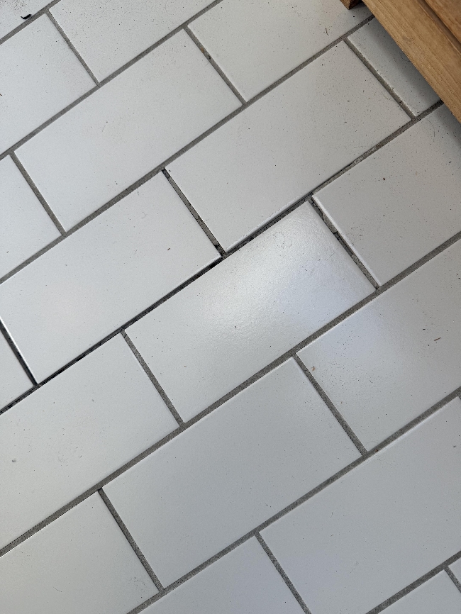 Lime/ fuge løse fliser og skifte en flis på bad