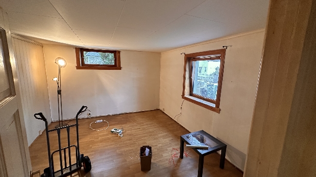 Fjerne gammelt gulv og full nedvask av kjellerleilighet på 35 kvadrat