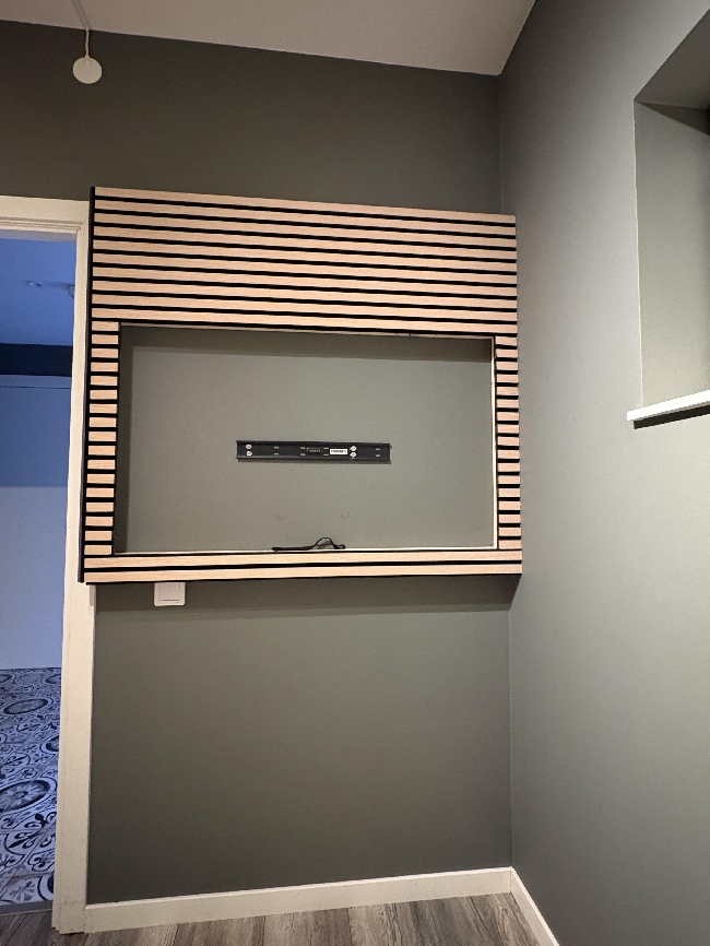 Henge opp TV på vegg