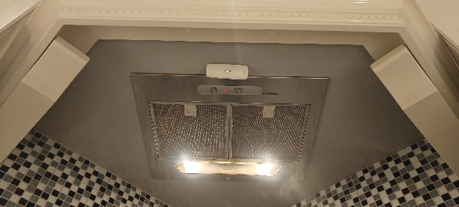 Montering av ny kjøkkenventilator med demontering