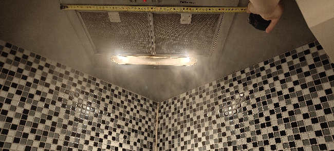 Montering av ny kjøkkenventilator med demontering