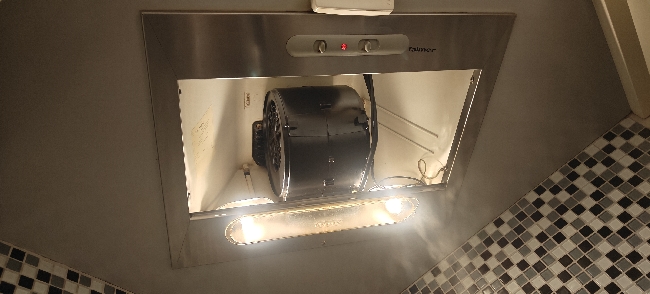 Montering av ny kjøkkenventilator med demontering