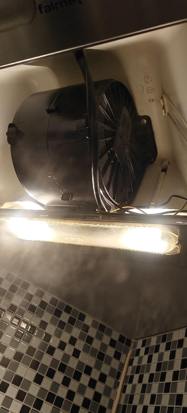 Montering av ny kjøkkenventilator med demontering