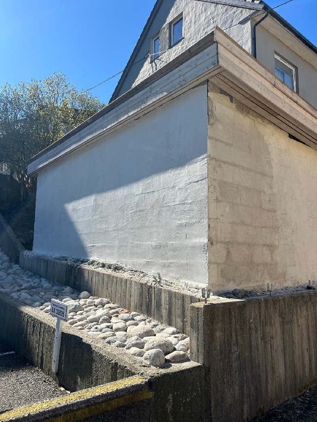 Pusse og mure ferdig balkong og bod