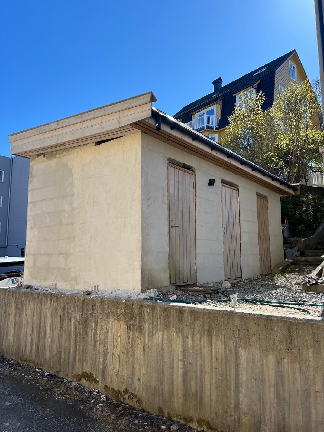 Pusse og mure ferdig balkong og bod