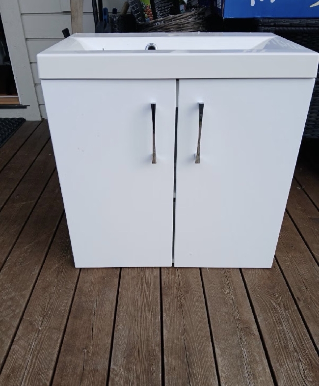 Baderomsservant montering