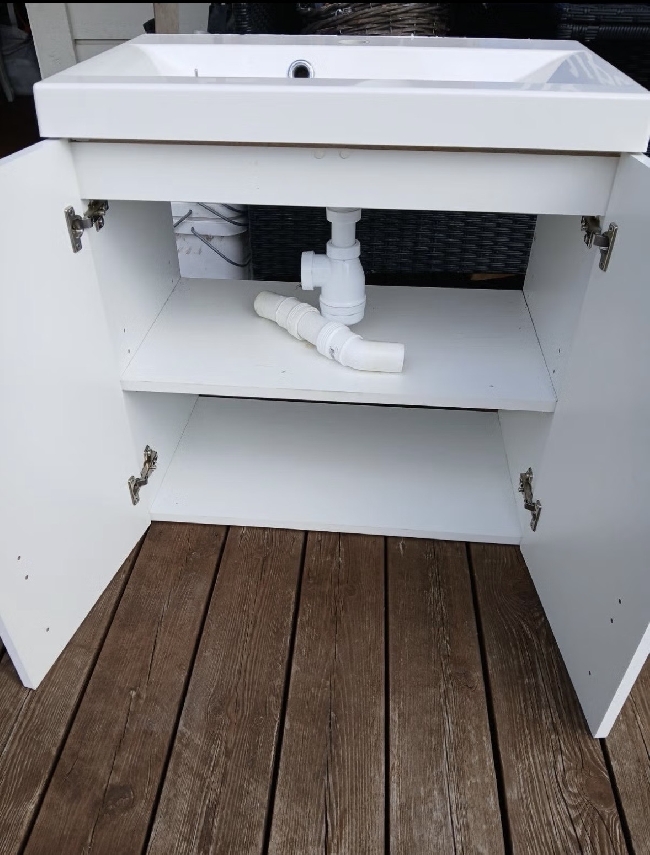 Baderomsservant montering