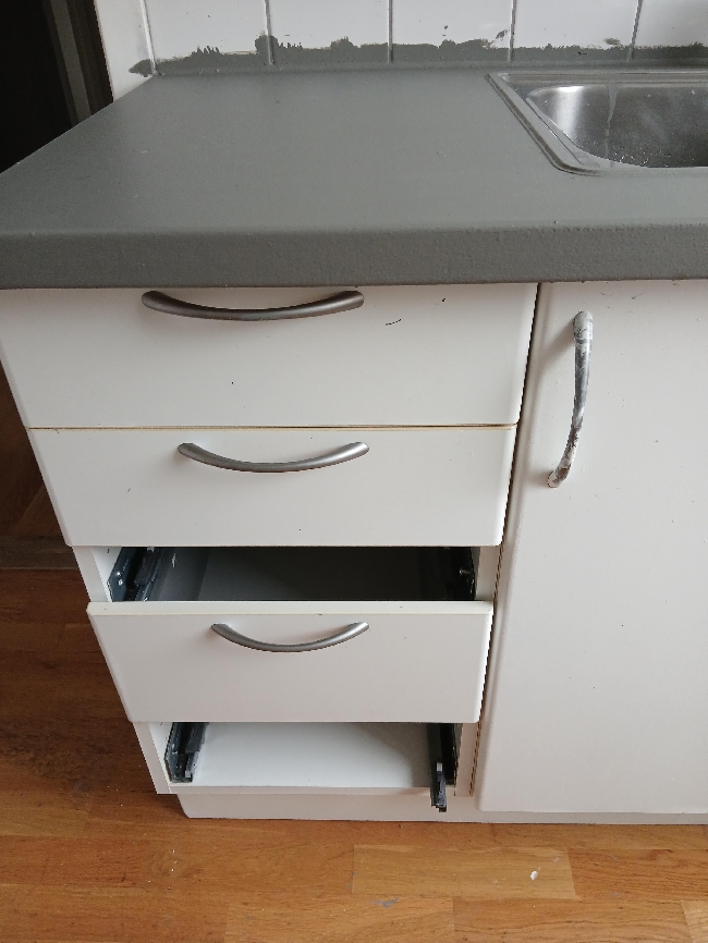 Reparere skuffeseksjon