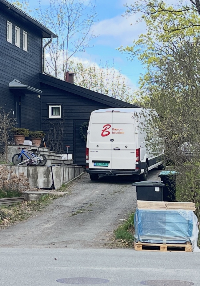 Bære flis fra oppkjørsel ned i kjelleren