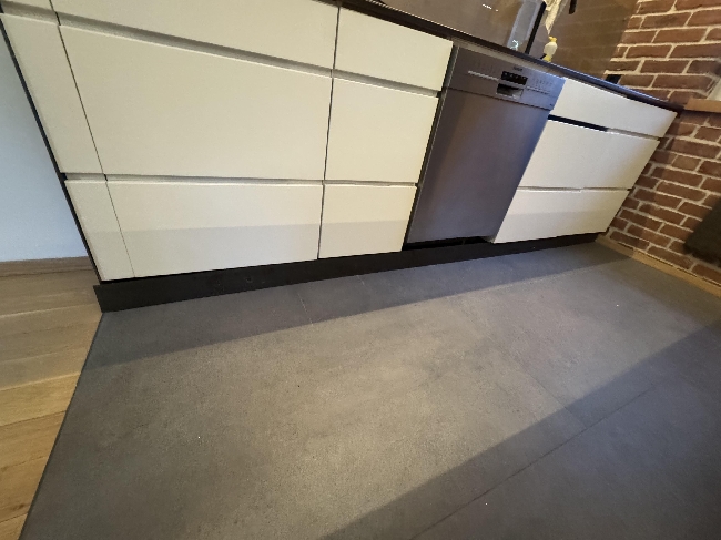 Demontere og flytte skap i leilighet