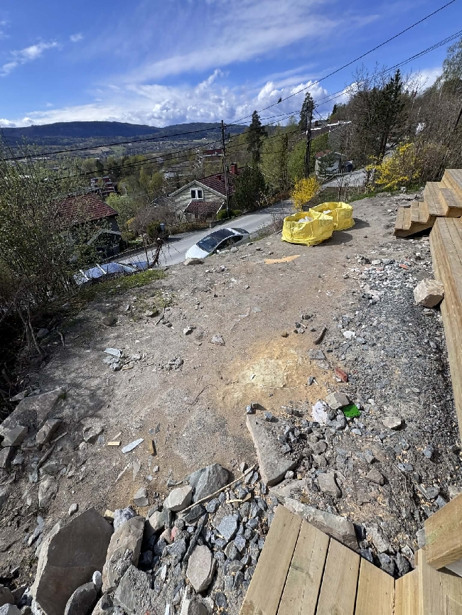 Klargjøring av hage for å legge plen