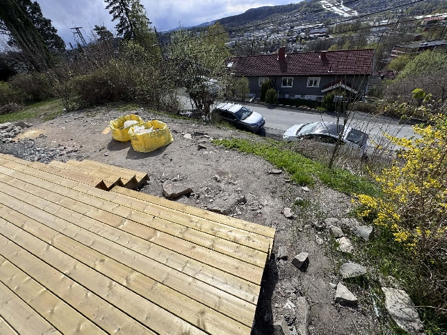 Klargjøring av hage for å legge plen