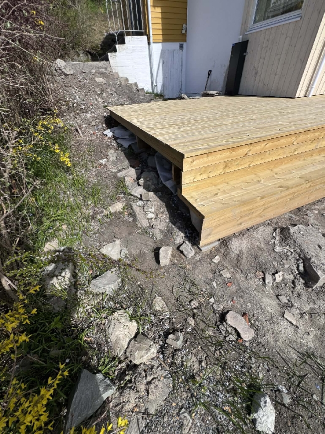 Klargjøring av hage for å legge plen