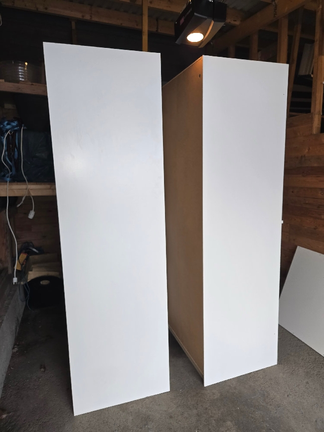 Levering garderobe med speil dører