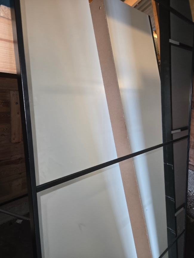 Levering garderobe med speil dører