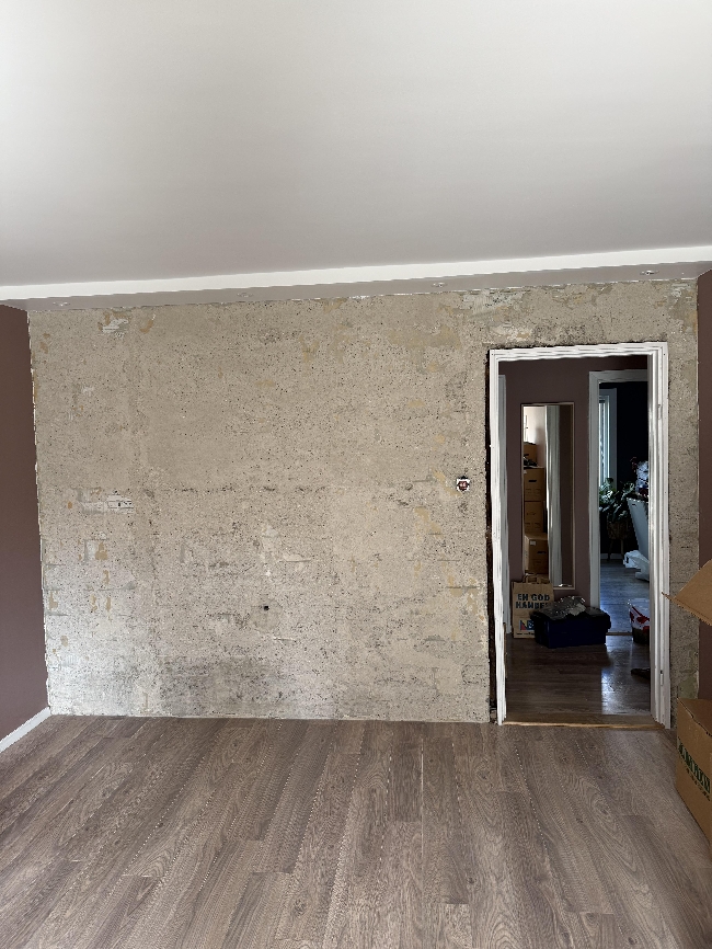 Lage glatt vegg og ny dørkarm