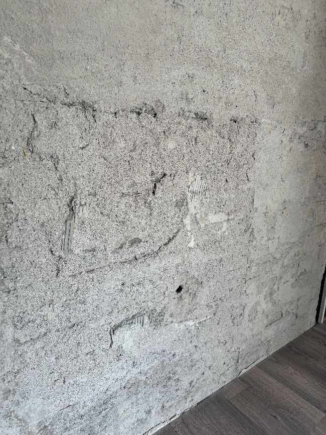 Lage glatt vegg og ny dørkarm